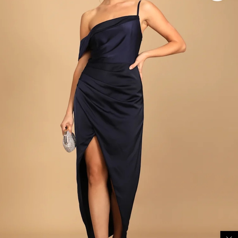 Lulu's Showing Off a Little Navy Blue Asymmetrical Tulip
Midi Dress